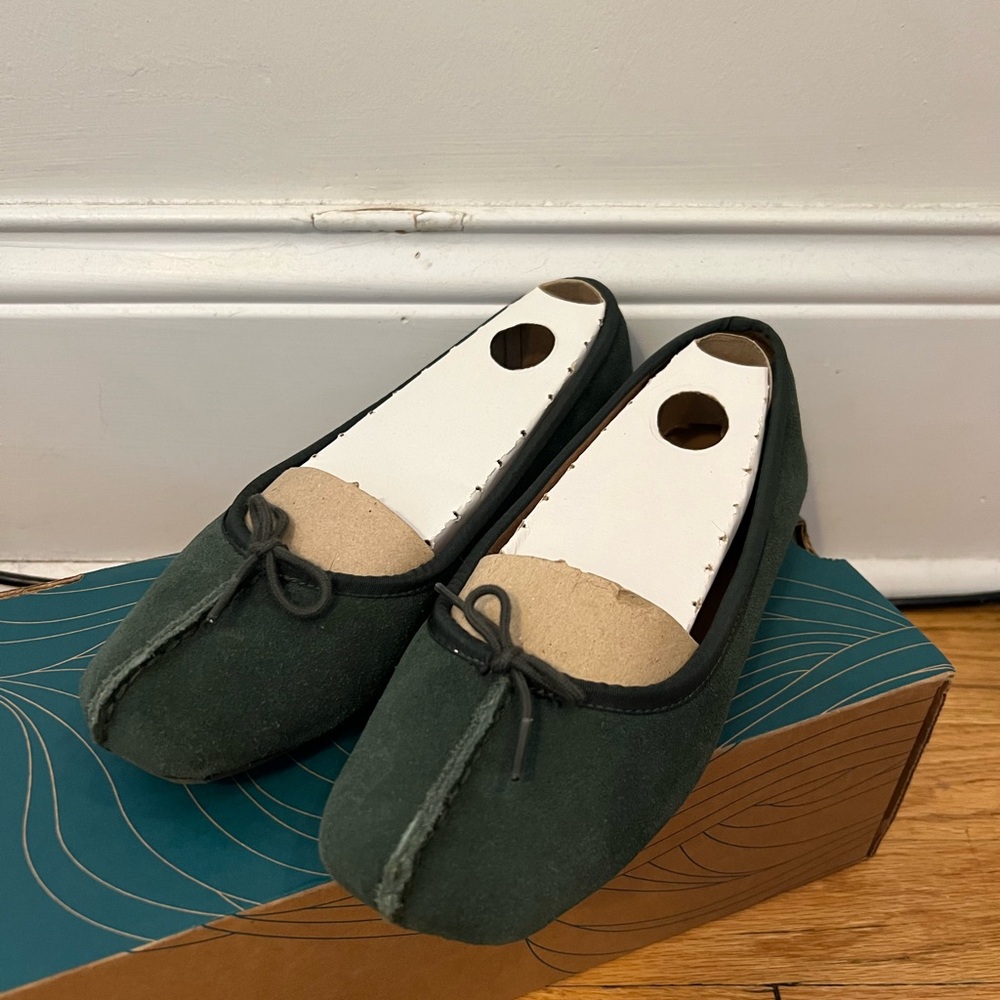 Clarks green flat 7